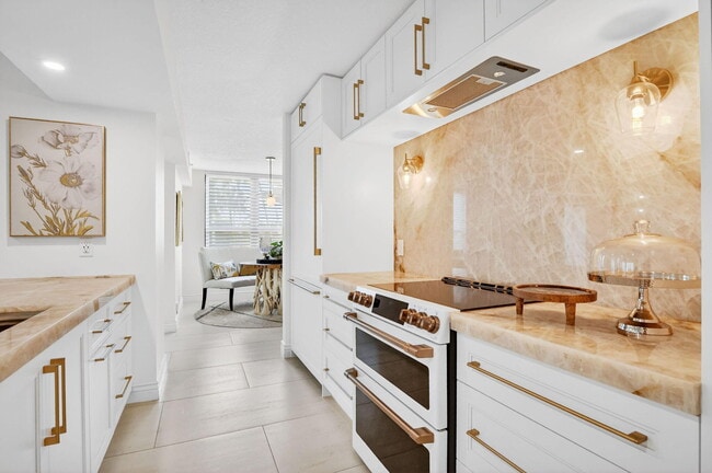 Building Photo - 7233 Promenade Dr