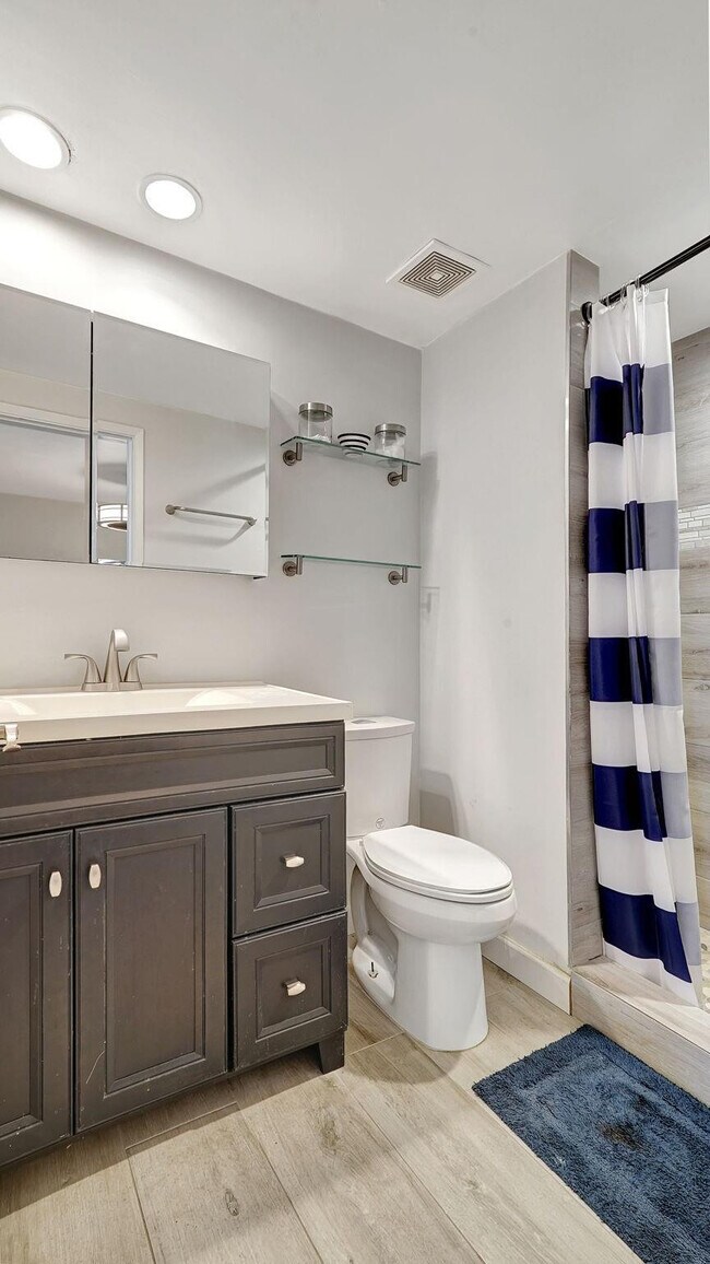 Building Photo - 3800 Galt Ocean Dr