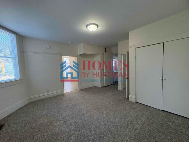 Building Photo - One Bedroom Apartment | Downstairs