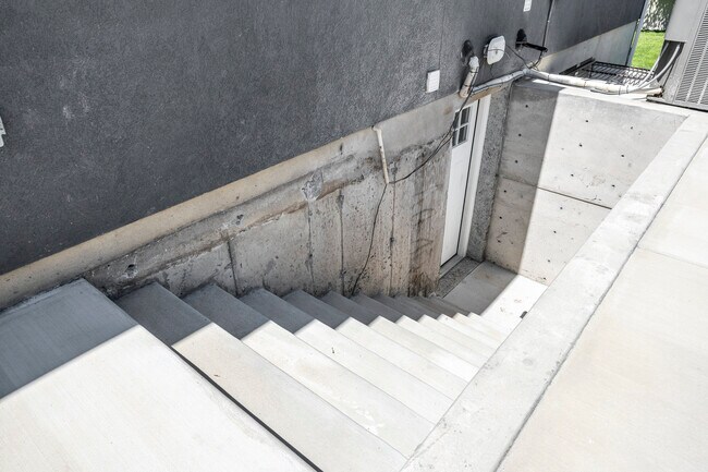 Building Photo - 456 W 2600 N