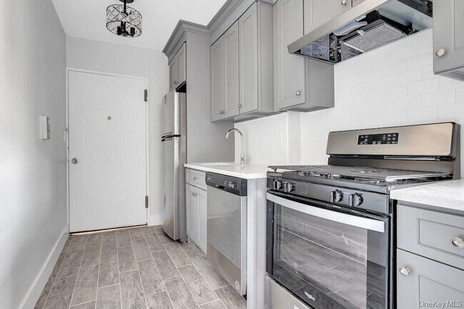 Building Photo - 115 Long Beach Rd