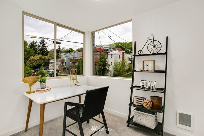 Building Photo - Beacon Hill Living: Contemporary Townhome ...