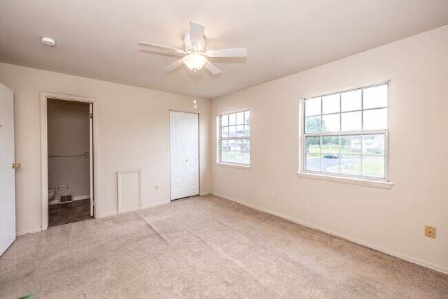 Building Photo - 188 Chester Ct