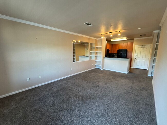 Building Photo - ***Gated community*** Spacious 2-bedroom, 2-bathroom condo in Antelope