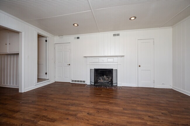 Building Photo - 114 Newman St