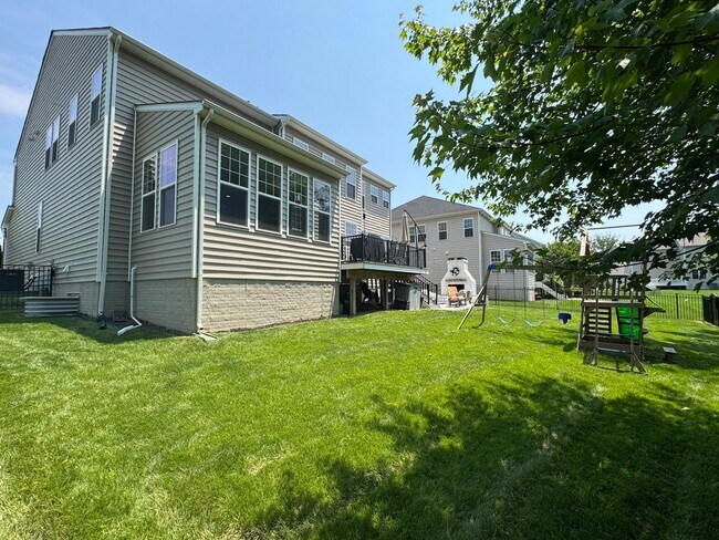 Building Photo - Amazing 6 Bed 5 Bath Single Family Home Wi...