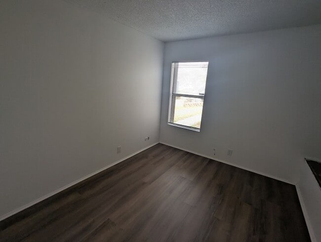 Building Photo - 4 Bedroom, 2 Bath - Single Story Home in P...