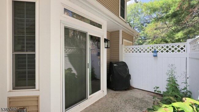 Building Photo - 19 Quail Brook Ct