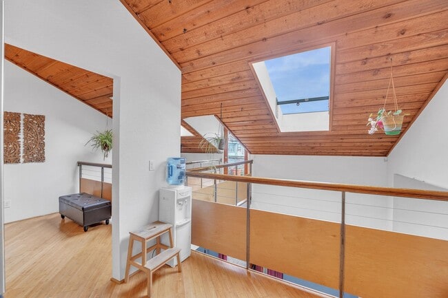 Building Photo - Amazing Custom Home