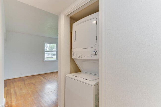 Building Photo - 7725 Fayver Ave