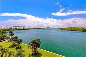 Building Photo - 500 Bayview Dr