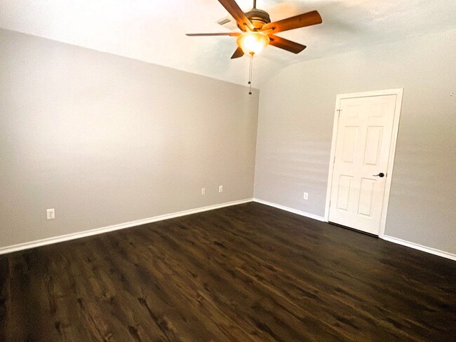 Building Photo - 4113 Cleburne Dr