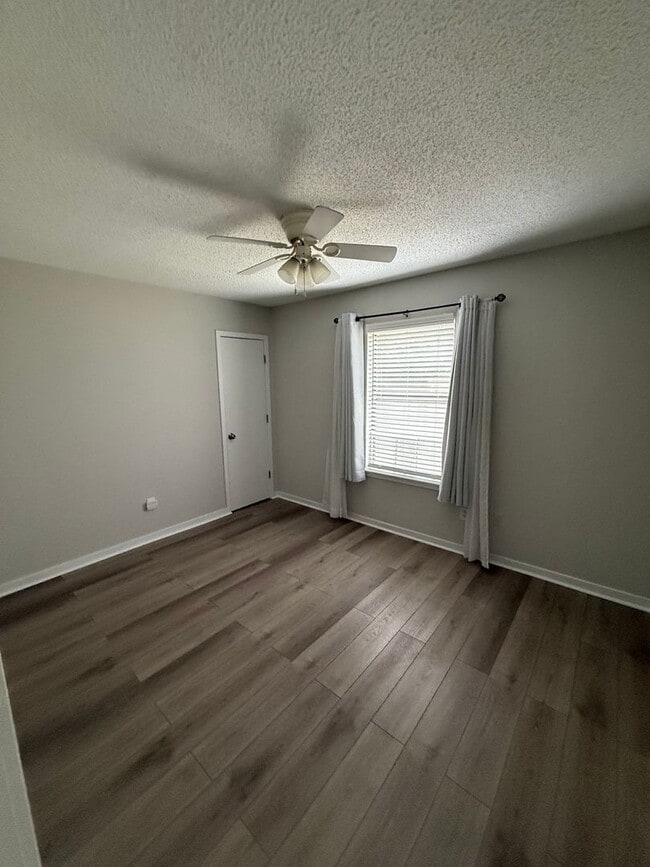 Building Photo - Central Mount Pleasant Ranch