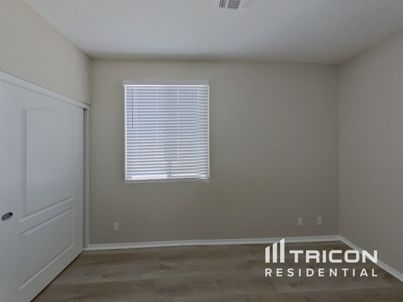 Building Photo - 42437 W Corvalis Ln