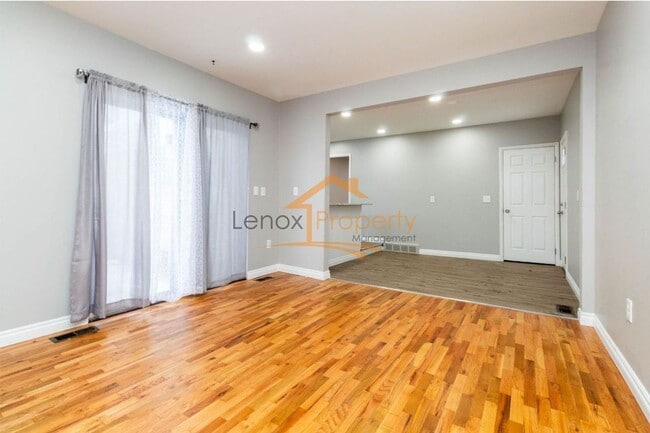 Building Photo - Beautiful Ranch In Plymouth 1 MONTH FREE RENT!!