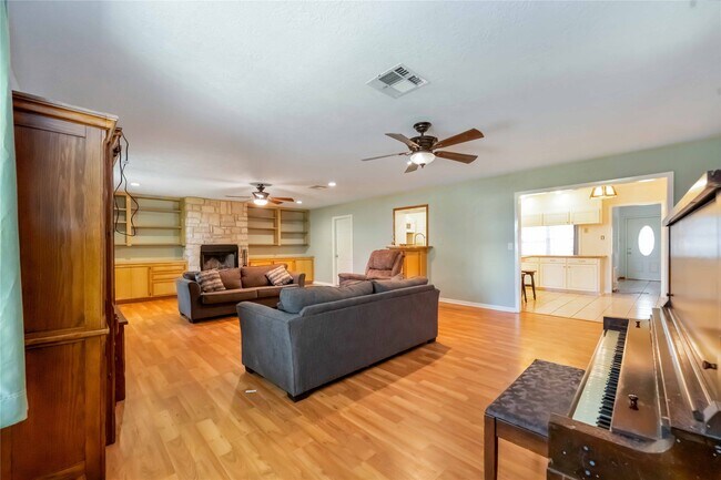 Building Photo - 5618 Avenue M 1/2
