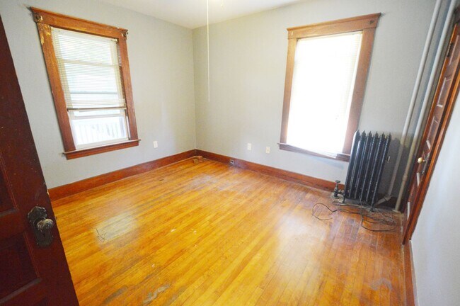 Building Photo - 53 Forest St