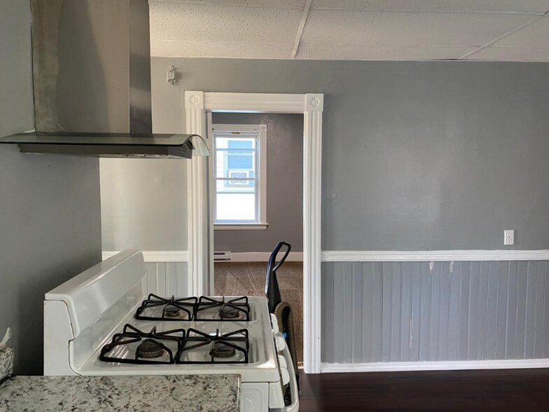 Building Photo - 53 Upsala St