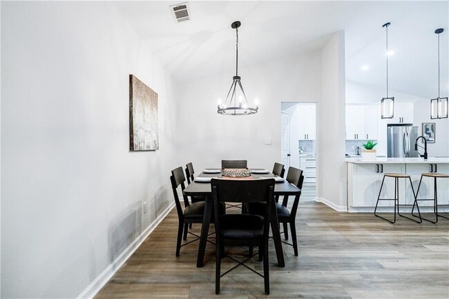 Building Photo - 5195 Hillcrest Glenn Dr