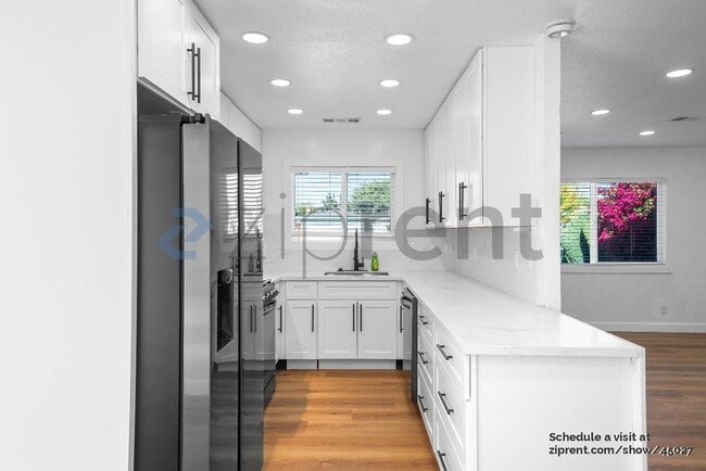 Building Photo - 4136 San Bernardino Way