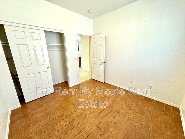 Building Photo - 44038 Granite Dr