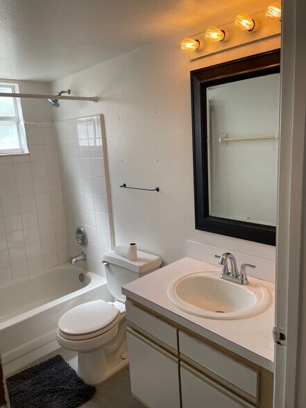 Building Photo - 2489 Sweetwater Club Cir