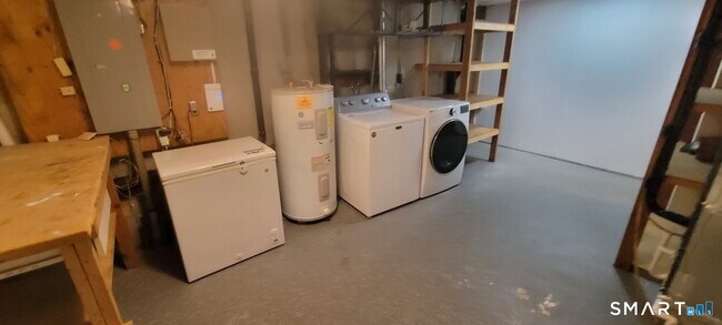 Building Photo - 166 Old Brookfield Rd