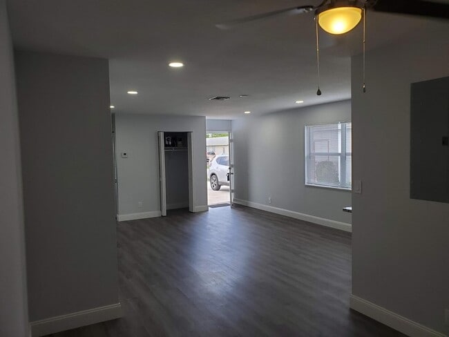 Building Photo - 516 NW 53rd St