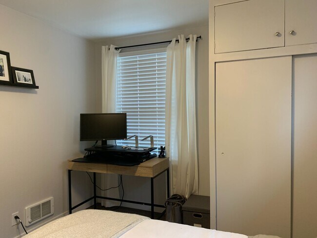 Building Photo - Beautifully Updated  Pinehurst Home