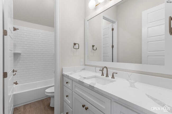 Building Photo - 5682 Blackstone Dr