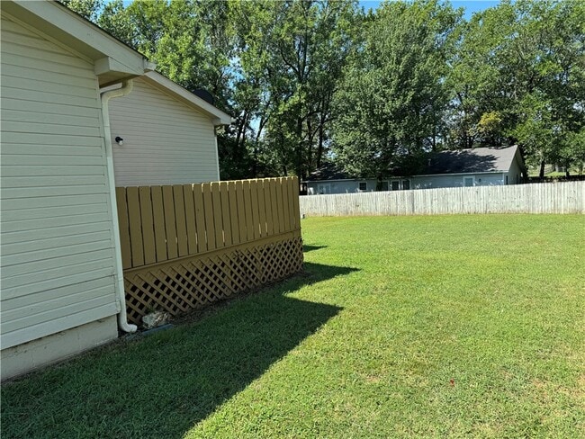 Building Photo - 1114 Mockingbird Ln