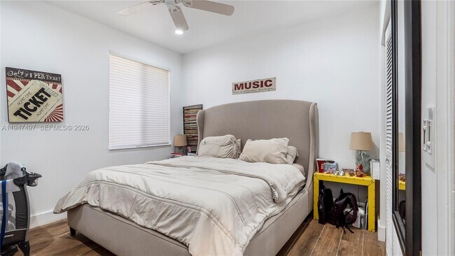 Building Photo - 2633 Oakbrook Dr