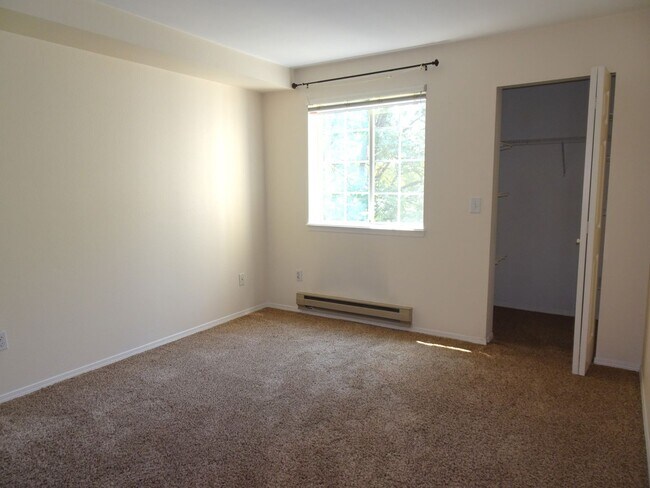 Building Photo - Modern 2-Bedroom Condo in Bellevue’s Merce...
