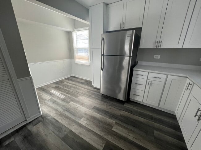 Building Photo - 1816 Kelly Ave