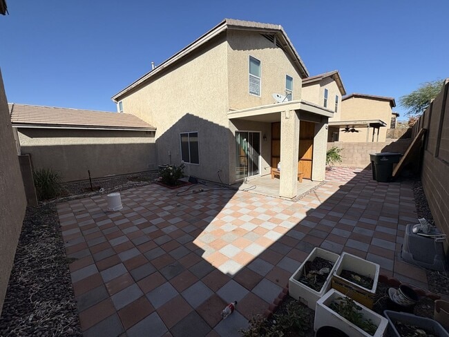 Building Photo - Riverhaven Great Central Location