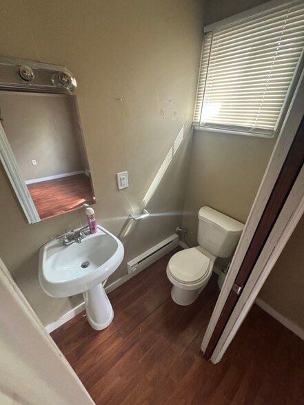 Building Photo - 33 Bushnell Ave