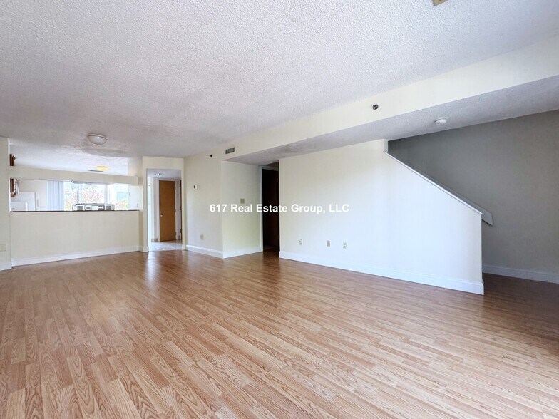 Building Photo - 142 N Beacon St
