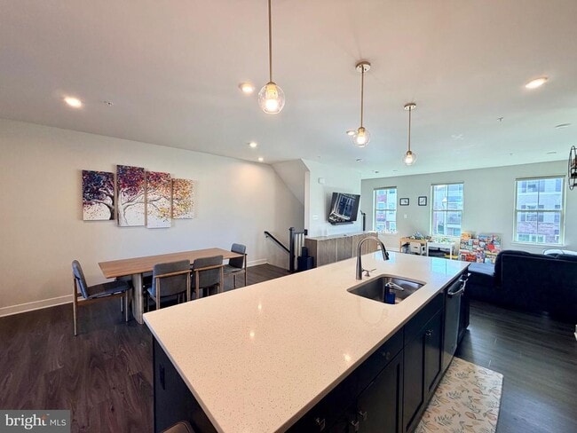 Building Photo - 8627 Satinwood Dr