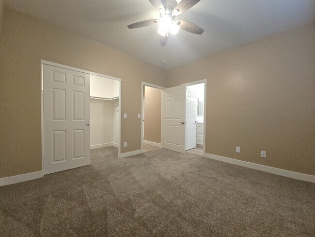 Building Photo - 2300 E Magma Rd