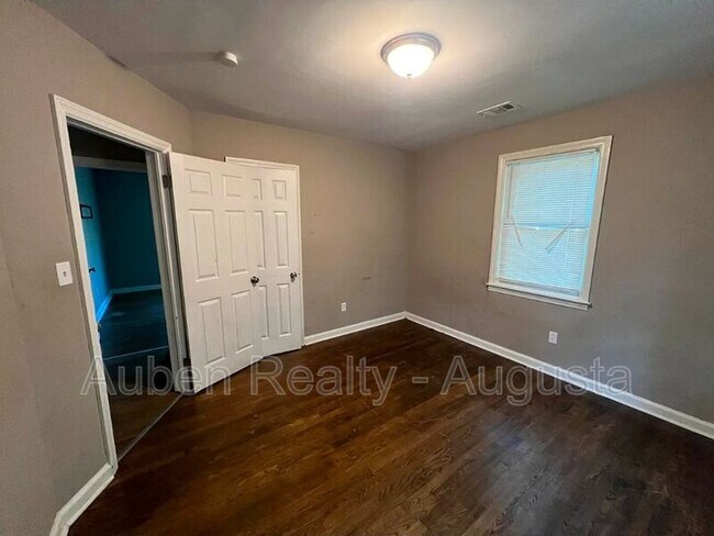 Building Photo - 2201 Shirley Ave