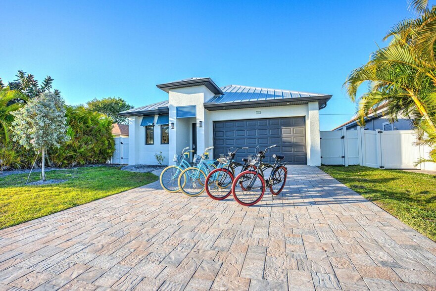 Building Photo - 685 107th Ave N