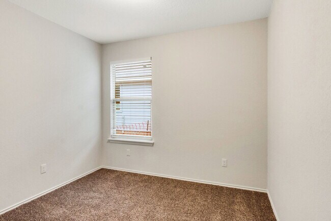 Building Photo - 117 Nathaniel Dr