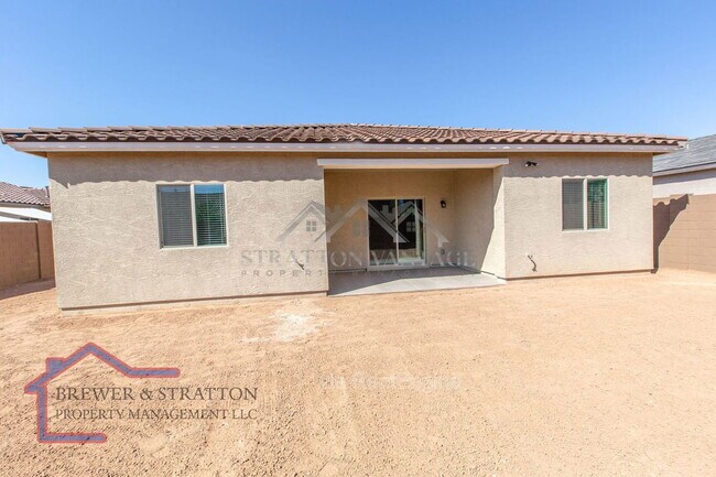 Building Photo - 495 E Rio Pl