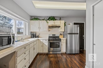Building Photo - FULLY FURNISHED, Charming Short Term Rental!