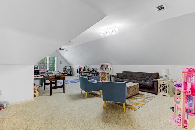 Building Photo - 1765 Hartwell Manor N