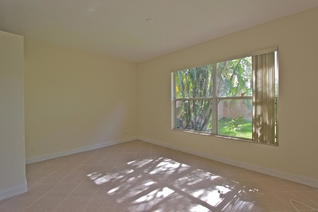 Building Photo - 200 S Hampton Dr