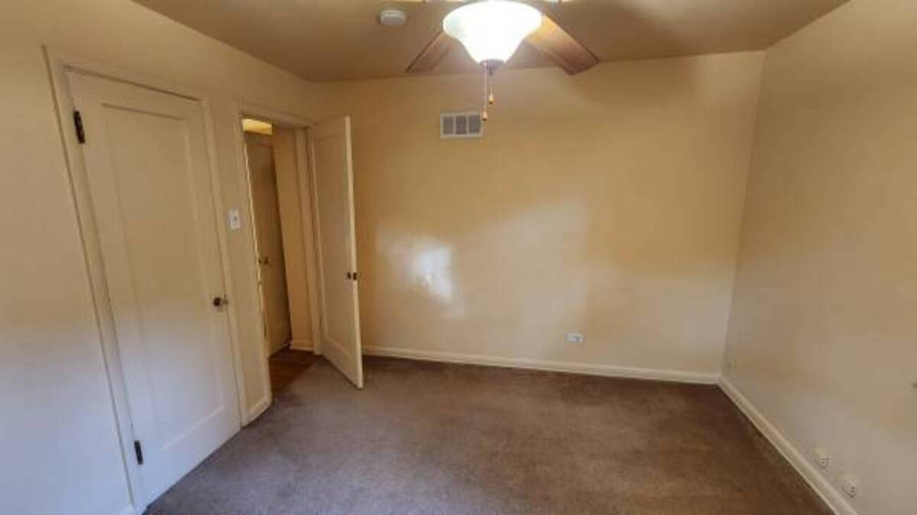 Sm Bdrm 1 - 4828 E 19th Ave