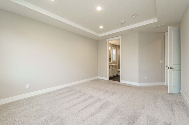Building Photo - Charming 3-Bedroom, with Office and 2 Bath...