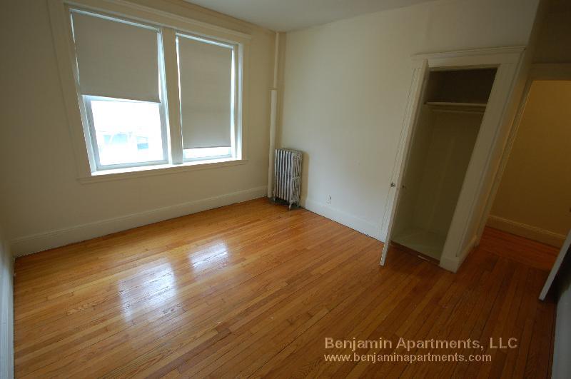 Building Photo - 130 Sutherland Rd