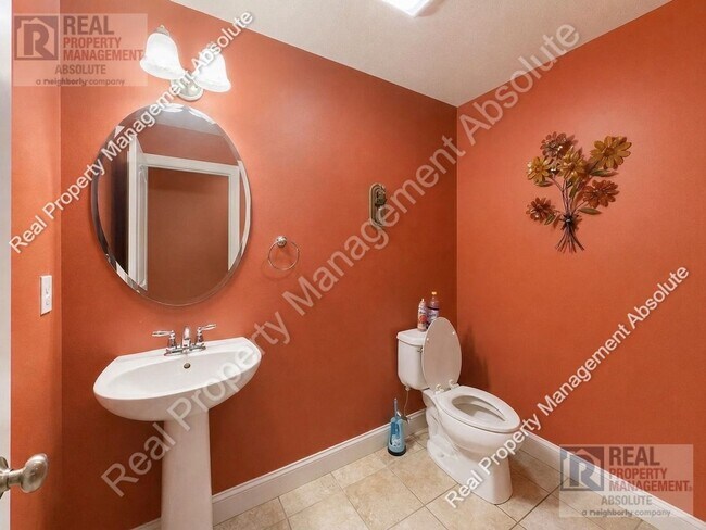 Building Photo - Prime Hudson Location: 3-Bed Townhouse Beside Benson’s Park